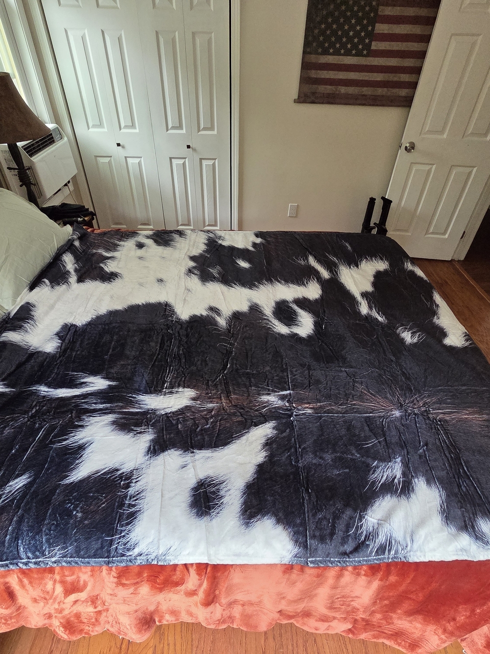 Plush Black & White Faux Fur Bedspread - Cozy Home Bedding